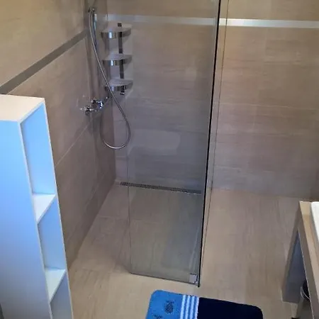 דירה Jazminvirag Apartman בלטונללה