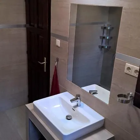 Jazminvirag Apartman דירה *